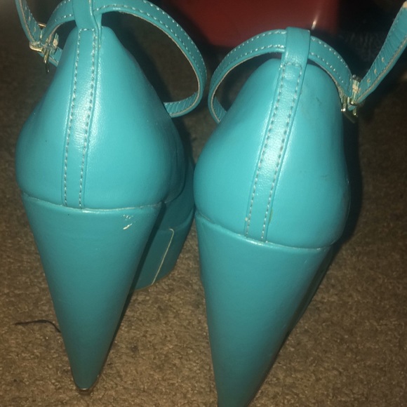 Heels - Picture 3 of 3